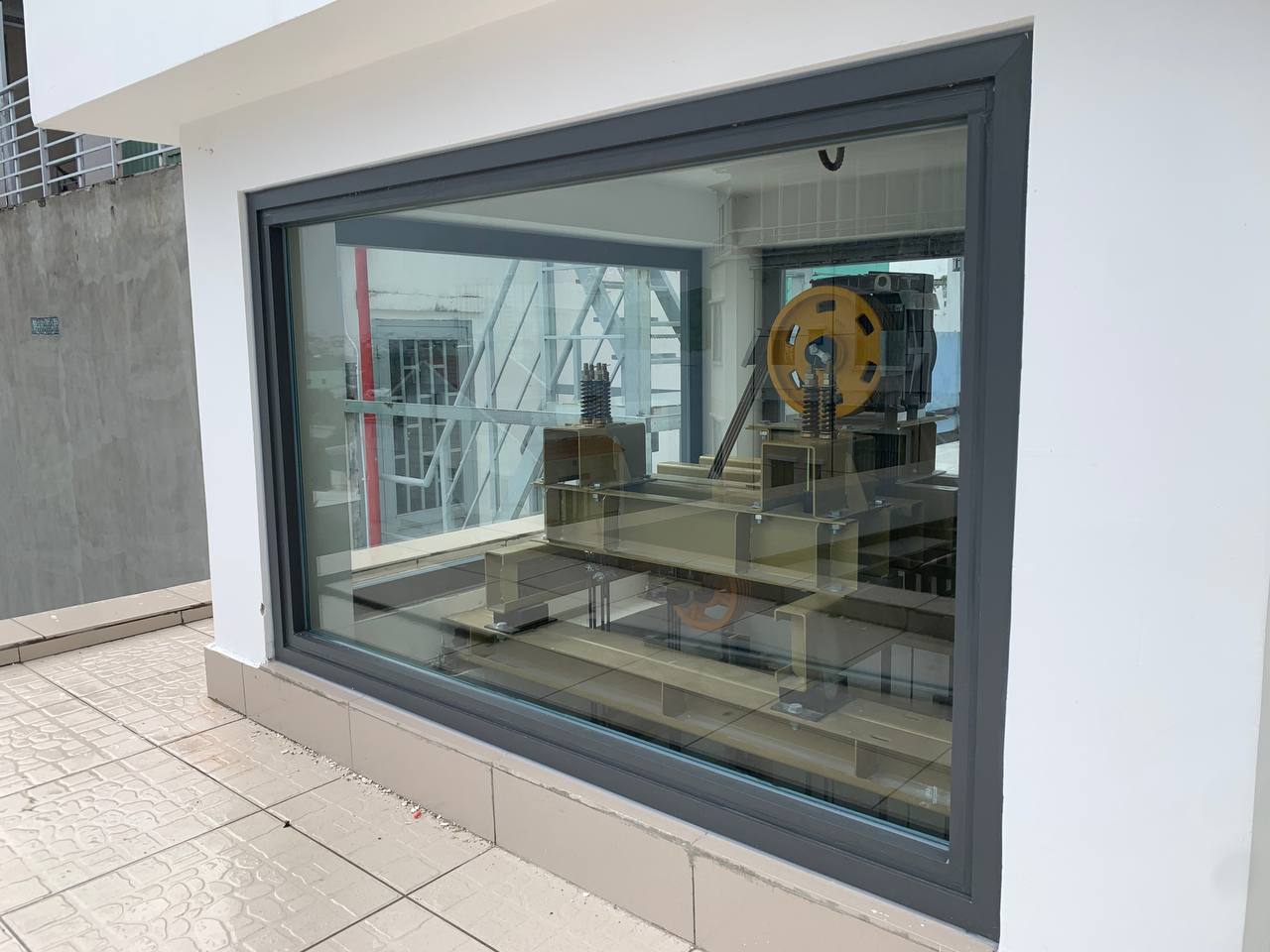 Phòng máy thang máy có nhiệt độ cao ảnh hưởng như thế nào?