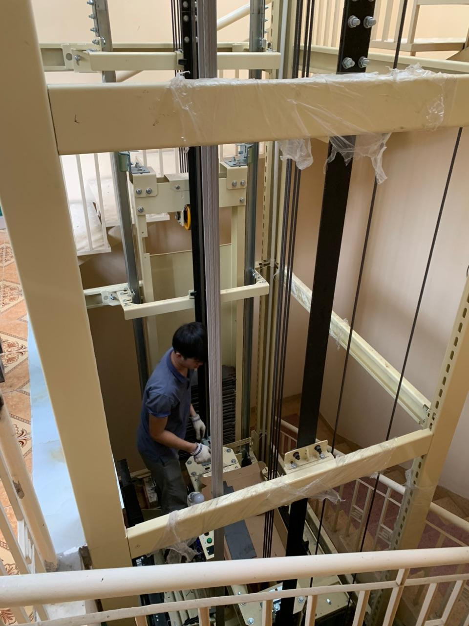 Lý do & Kinh nghiệm thật của người trong nghề thang máy